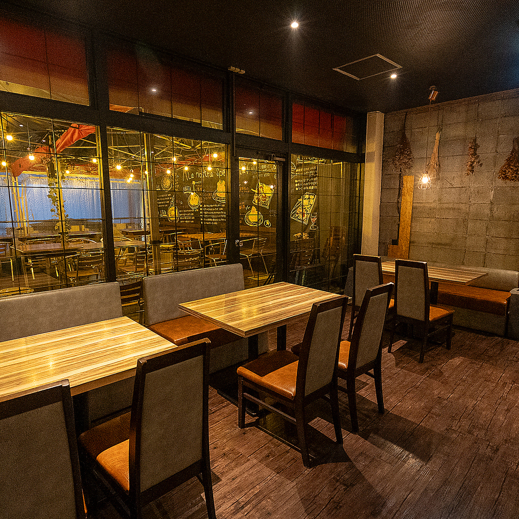 会社帰りのOLさんやサラリーマンさん、学生さんや奥様方など、幅広い年代のお客様がご来店されます！