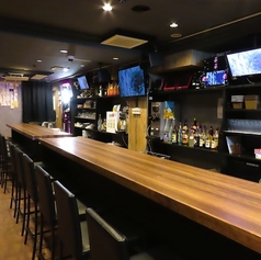 バーカウンターは、お一人様でもお気軽にご利用いただけるようになっております。お仕事帰りにふらっと立ち寄ってみてはいかがですか？おひとり様でもゆっくりお楽しみいただけるよう、お酒をご用意してお待ちしております。