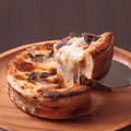 料理メニュー写真 4種チーズと木の子のシカゴピザ(焼き上がりまで25分moreです)