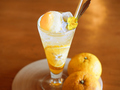 料理メニュー写真 淡路島レモネードとなるとオレンジアイスのフロート