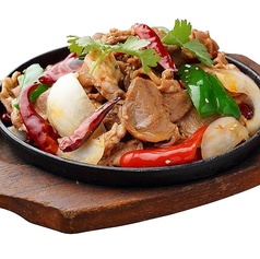 牛肉の黒胡椒鉄板焼き