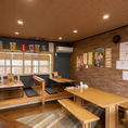総席数20席という程よい広さだからこそ、店内のどこにいても温かい一体感が生まれます。自然と笑顔が交わされ、地元のコミュニティが広がる設計です。