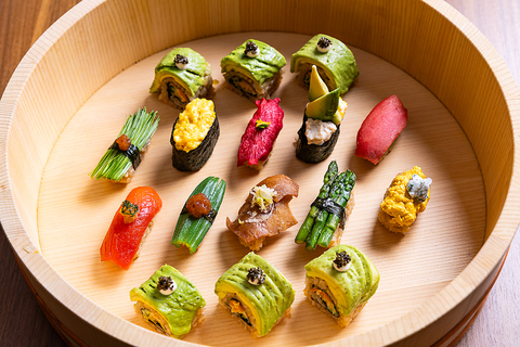 地産地消を大切に、新鮮な鎌倉野菜やだしとスパイスを使った創作料理をお楽しみ下さい