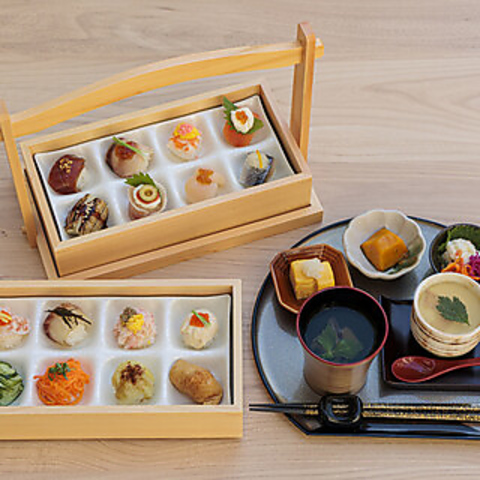 季節の味覚が楽しめる「手まり寿司」とお惣菜のランチが特におすすめです！
