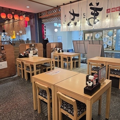 6名様、8名様、10名様以上などの場合、席の接続によりご案内可能。