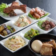 旬を感じる日替わりのおばんざいは、心まで温まる味わい