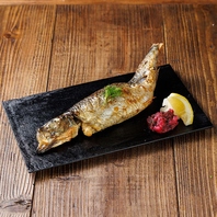 素材の旨味をたっぷり味わう、囲炉裏の炉端料理を提供