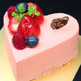 【和のアニバーサリーコースの選べるケーキ】ショッキングハート(12cm)…苺とシャンパンの２層のムースを淡いピンクホワイトチョコでコーティングした人気No.1ケーキです
