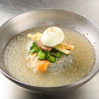 自家製のスープを使用した贅沢冷麺