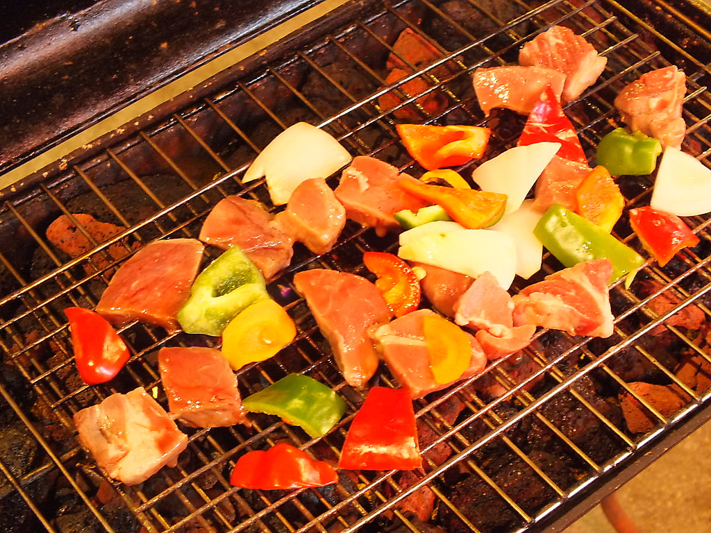 BBQコースも大人気！ご予約頂ければテーブル席でお好みで焼いて楽しめます☆
