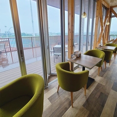 ソファー席　4名様×2