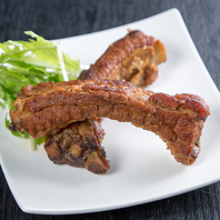 こだわりのスペアリブなどやみつきになる逸品揃いです◎