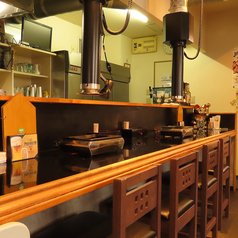 カウンターのお席を4席ご用意しております。お一人様でのお食事などにもお気軽にご来店下さい。