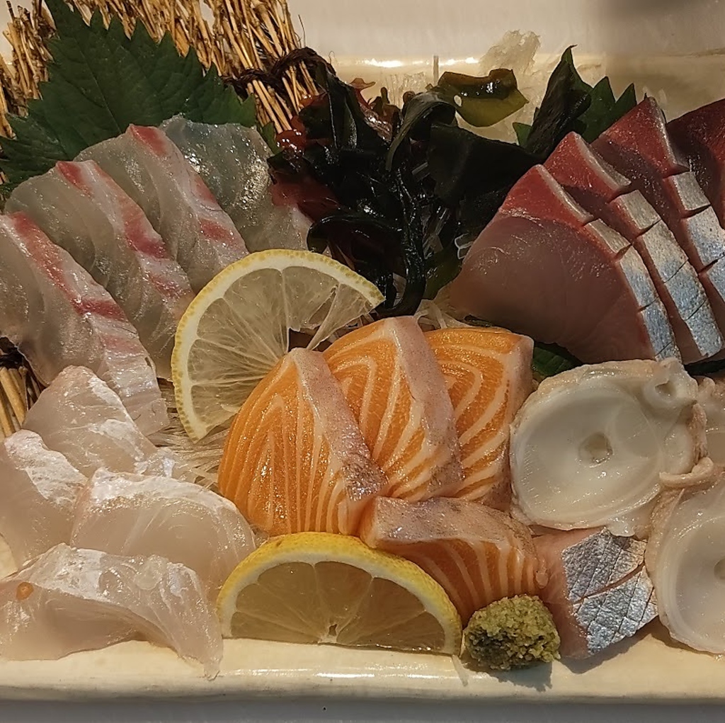 海鮮と焼き鳥が自慢の居酒屋なすび