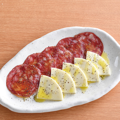 イベリコ豚の生サラミ&モッツァレラチーズ