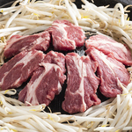 新鮮でクセのない自慢の生ラム肩ロースは、両面をサッと焼く北とうがらし流でお召し上がりください！