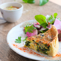 【11ー13時まで】【ハーフサイズ】「甘味前の、体に優しい季節の野菜たっぷりキッシュ」