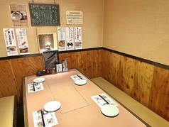 1階にテーブル席個室は4室ございます。2名様から6名様までご利用可能です。