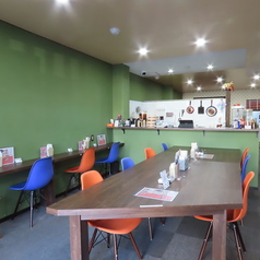 おひとり様も座りやすいカウンター席は12席をご用意しております◎小腹が減ったので軽いお食事だけ、お仕事帰りにサクッと一杯、といったお客様も大歓迎!ご自分のペースでのんびりとお食事をお楽しみくださいませ♪