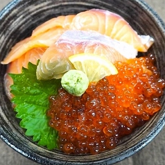 親子丼（サーモンイクラ丼）