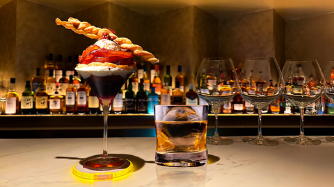 パフェと酒と 金魚の写真