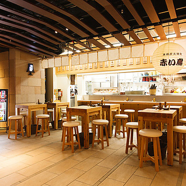 炭火やきとり鳥重 名古屋クロスコートタワー店の雰囲気1