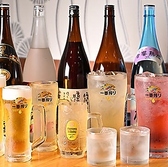 人数やシーンに合わせて、飲み放題をスムーズに提供できる体制が整っています。専用ドリンクカウンターやスタッフ配置により、団体利用でも待ち時間なく乾杯が可能。飲み放題付きコースはもちろん、単品飲み放題にも対応しており、急な利用にも柔軟に対応できます。