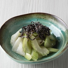 セロリの浅漬け 塩昆布のせ