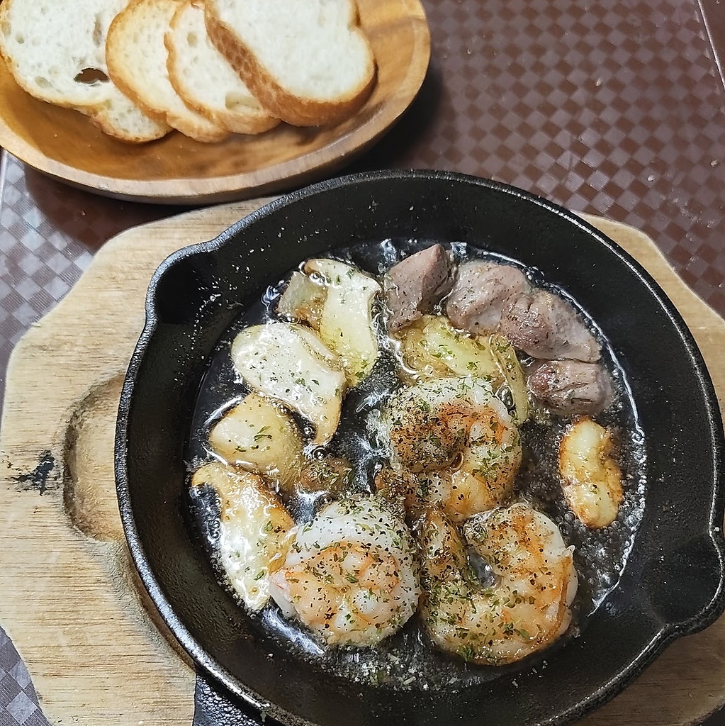 海鮮と焼き鳥が自慢の居酒屋なすび