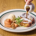 料理メニュー写真&nbsp;【期間限定】ふわとろフレンチトースト　りんごのコンポートとメープルシロップ