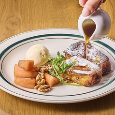 【期間限定】ふわとろフレンチトースト りんごのコンポートとメープルシロップ