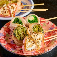 【焼き鳥・個室あり】炭火野菜巻き串と餃子 博多うずまき 大分駅前店の特集写真