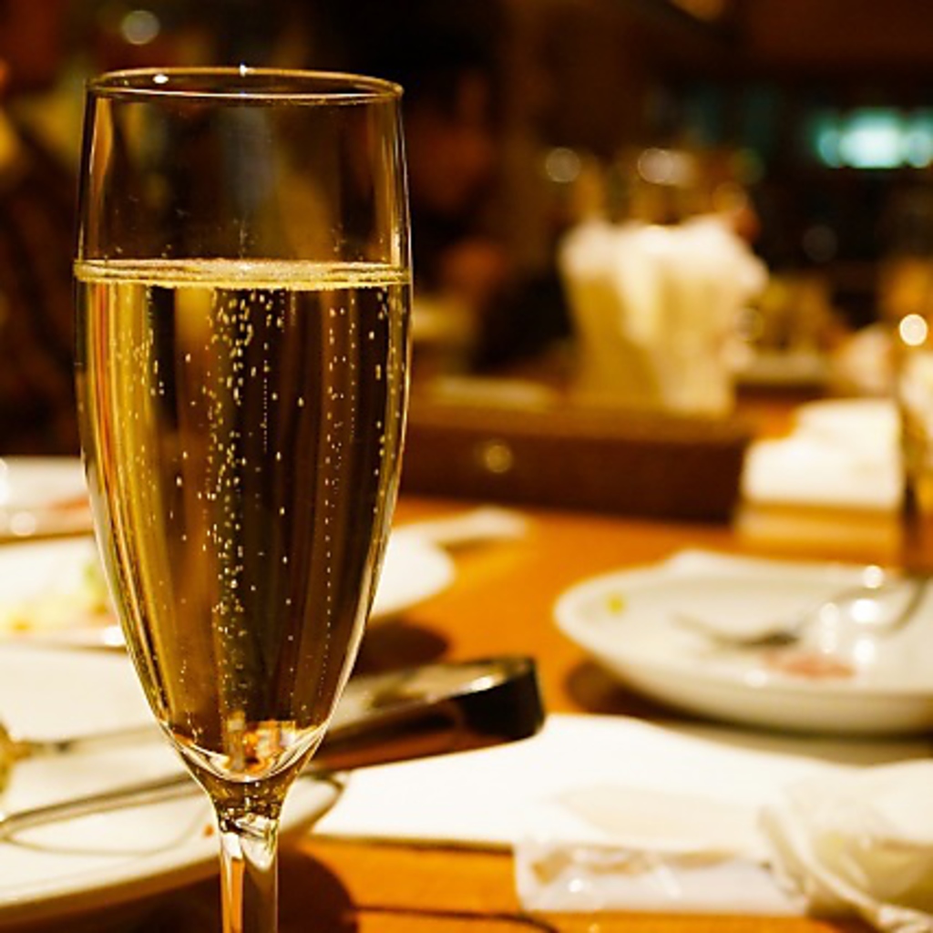 大切な記念日には「アニバーサリーコース」♪乾杯スパークリング＆デザートプレートで特別な一夜を◎