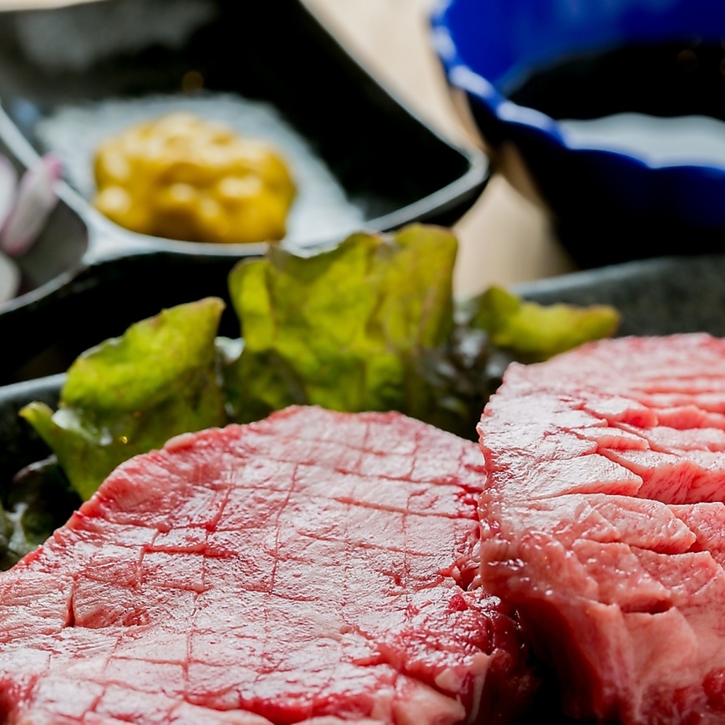 食べ応え抜群の厚切り上タンは外はカリッ、中は柔らかく肉汁が口いっぱいに広がります♪