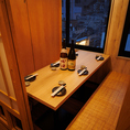 木の温もりに包まれた個室！ワイワイ楽しく乾杯できます！気の合う仲間とゆったりくつろぎながら、思わず時間を忘れる素敵な宴会・飲み会をお楽しみいただけます！落ち着きある和モダンな雰囲気で、女子会・合コンにも最適！全国各地から取り揃えた厳選地酒と自慢の創作料理に舌鼓！仕事帰りの一杯にもぜひご利用ください！