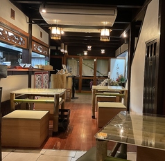 デートや仲のいいご友人とのお食事に♪落ち着いた雰囲気の照明でほっとできる空間です。