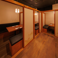 ２名様～団体様まで扉付き完全個室へご案内が可能です◎