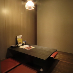 広々としたテーブル席でご宴会！会社宴会や合コンなど、様々なシーンでご利用いただけます。