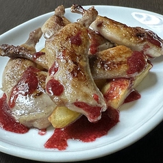 鶉もも肉のコンフィー ベリービネグレット