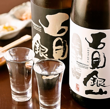 日本酒バル萬亮の雰囲気1