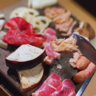 溶岩鶏焼肉 焼け石に肉 魚住店のおすすめ料理1