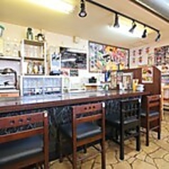 カウンター席は8席ご用意しております。お一人様でも気兼ねなくお食事をお楽しみいただけます。