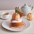 料理メニュー写真&nbsp;まるごと“フレッシュ白桃”とミルキークリームのパンケーキ