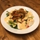 鶏皮せんべいと豆腐のヘルシーコブサラダ