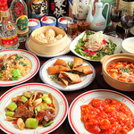四川厨房では本格中国の料理人が腕を振るう自慢の逸品が勢ぞろい！