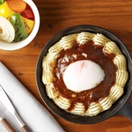 ハンバーグ　デミグラスソース