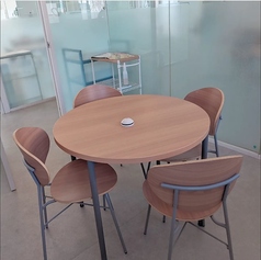 わんちゃんと一緒にお過ごしいただける個室ご用意ございます。4名様1席のお部屋となります