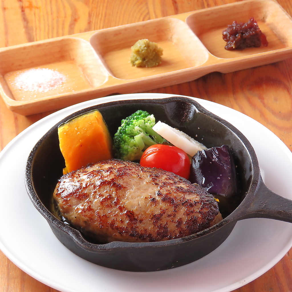 こだわりのハンバーグは一番人気！ランチでもディナーでもご注文いただけます◎