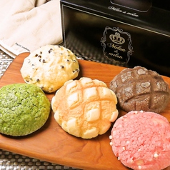 定番から変わり種までご用意！種類豊富なメロンパン♪