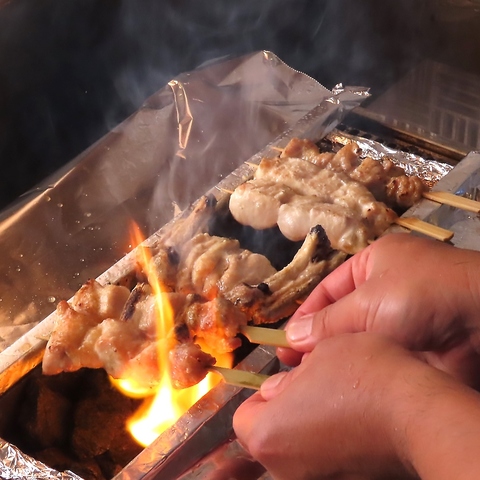 【善行駅徒歩1分】大山鶏や新鮮な食材を職人が炙る、溶岩焼き料理を楽しめる居酒屋